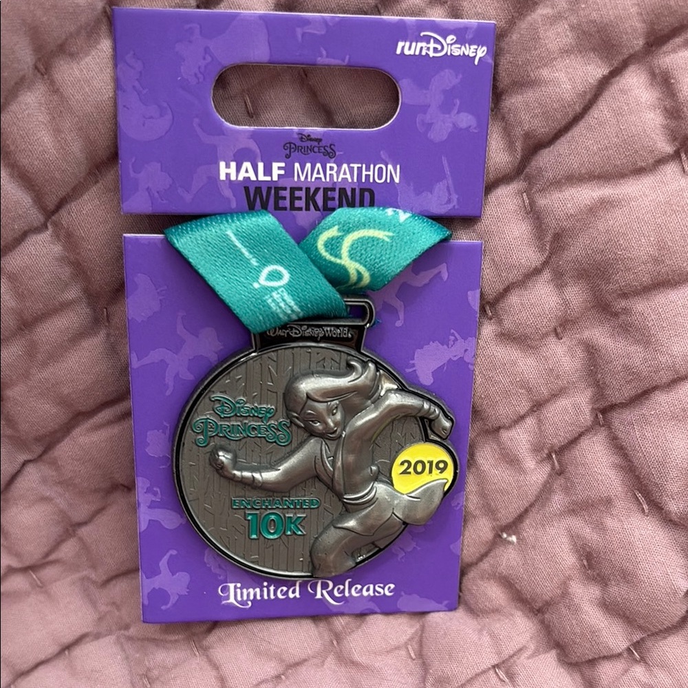 2019 runDisney Princess Enchanted 10K collectors pin with Ribbon